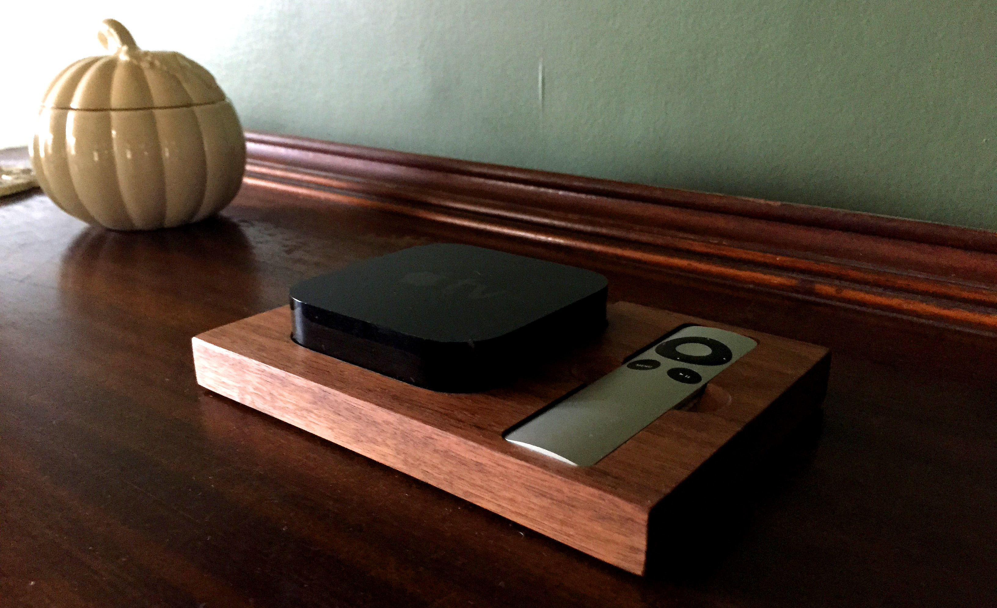 tinsel-and-timber-apple-tv-tray