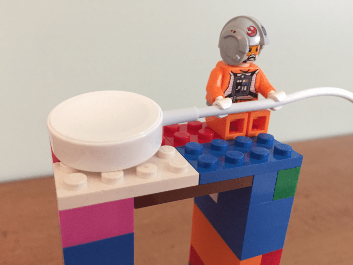 apple-watch-stand-lego-1