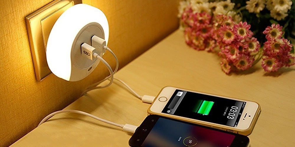 dusk-to-dawn-sensor-led-night-light-with-dual-usb-wall-plate-charger
