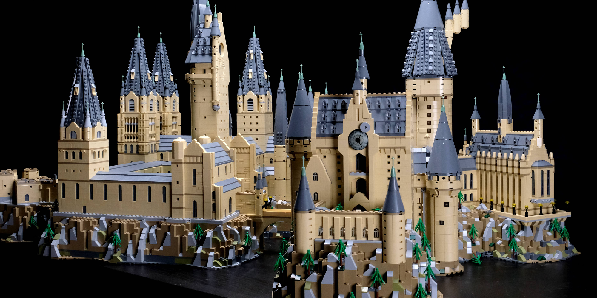 LEGO Hogwarts Castle expansion backside