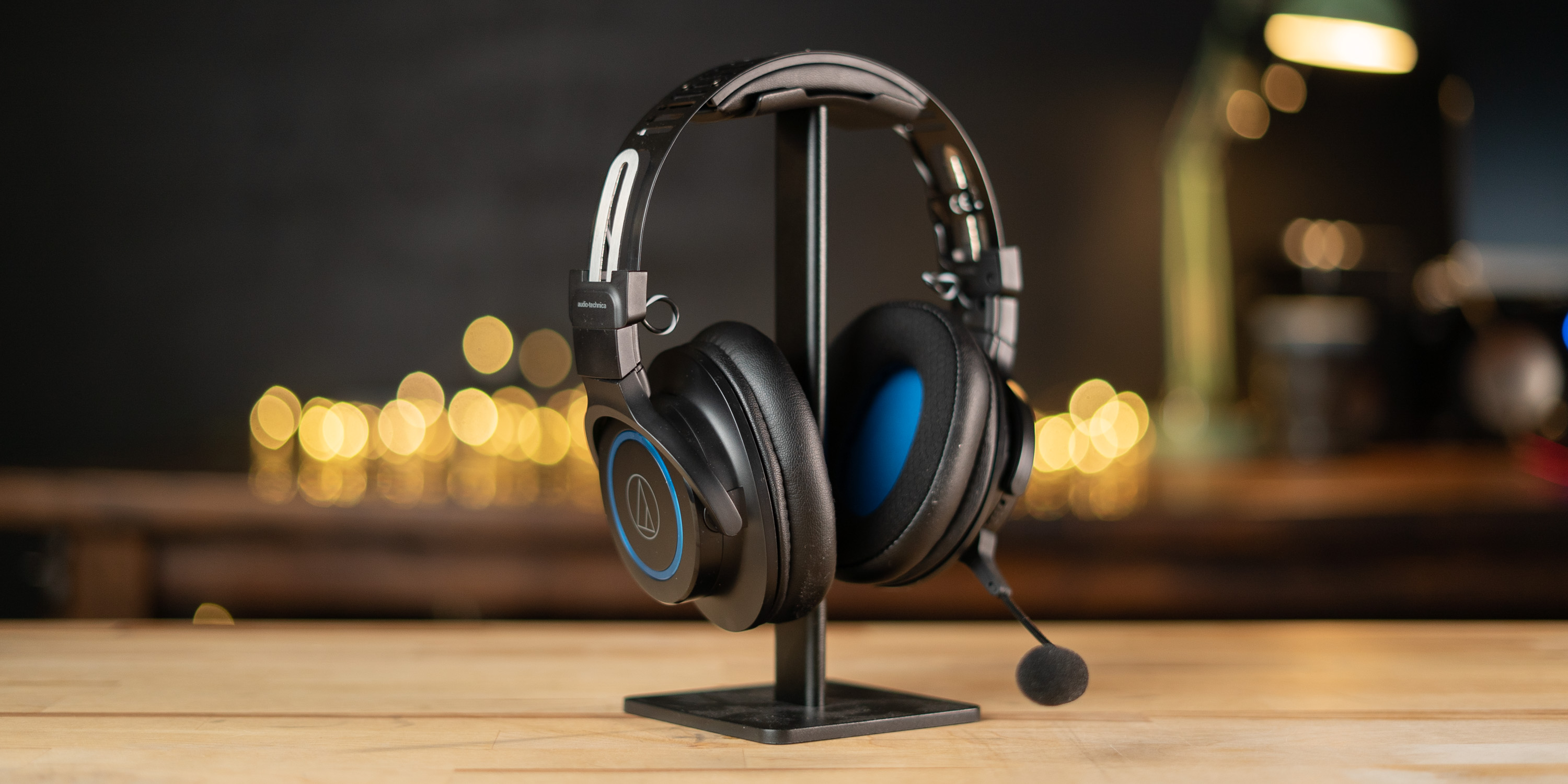 Amazon Choice headphone stand with ATH-G1WL headset