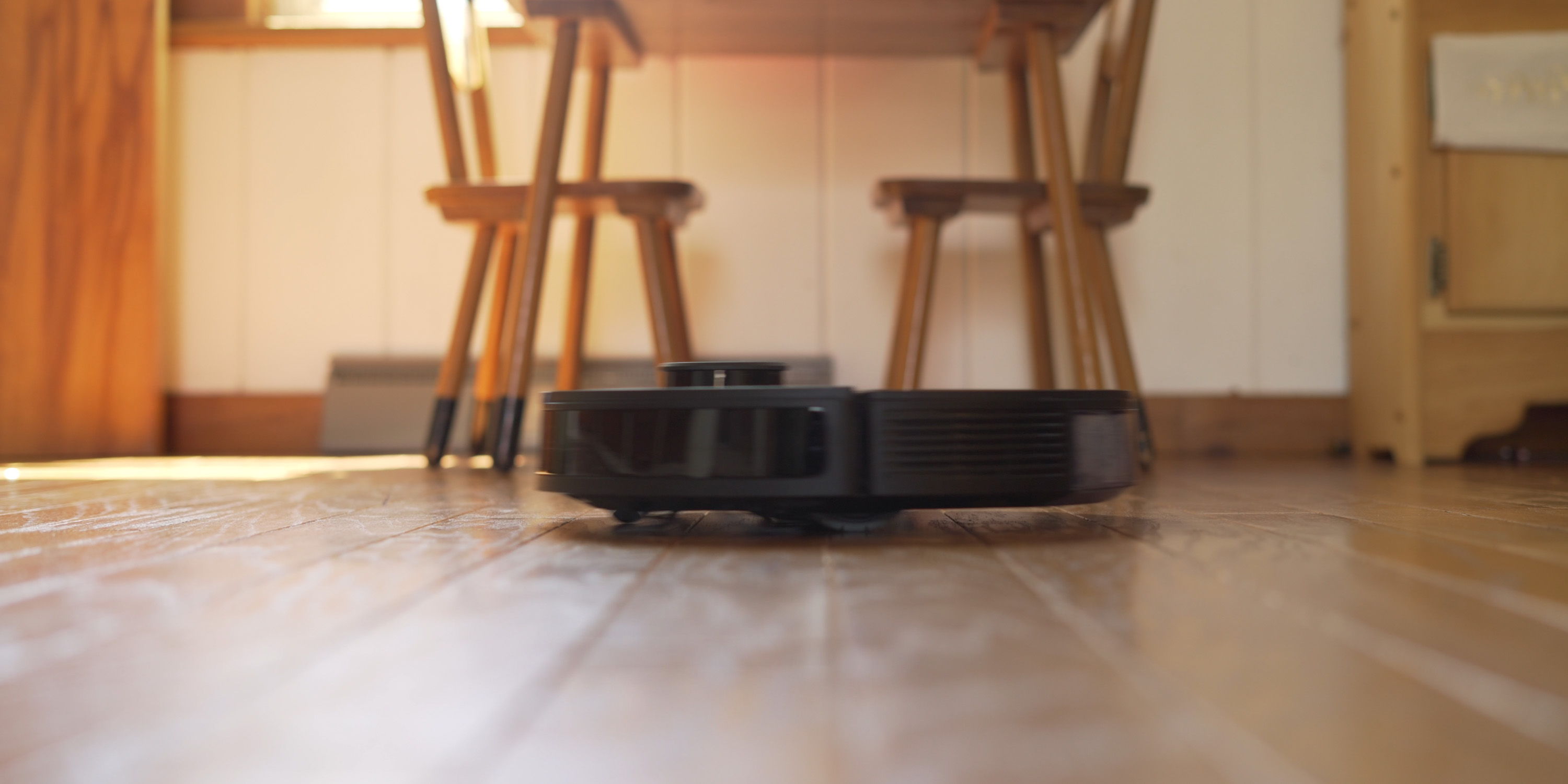 Deebot T8 cleaning on wood floor