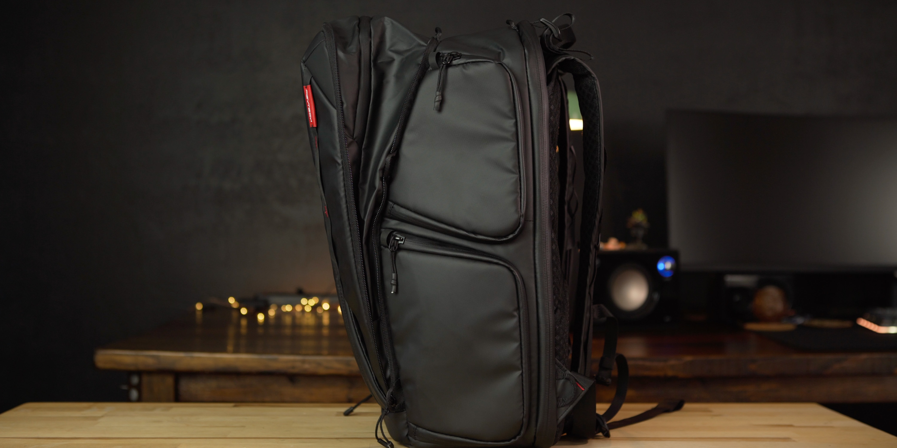 Expandable pocket on the OneMo camera bag