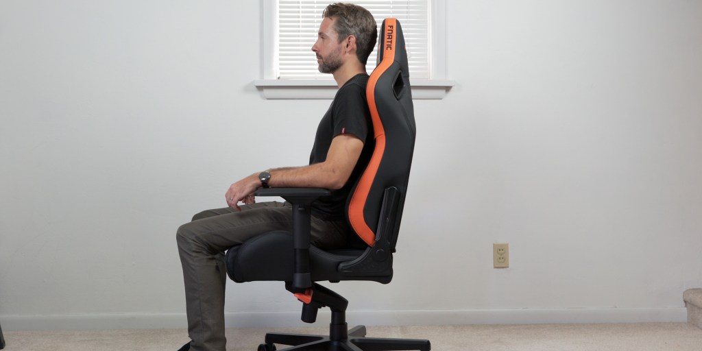 supporting up to 440lbs, the AndaSeat Fnatic Edition gaming chair can support many different body types.