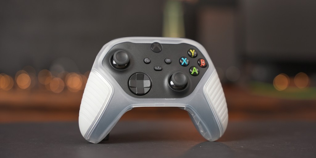 The Otterbox mobile gaming controller shell gives great protection to Xbox controllers to keep them looking and performing like new. 