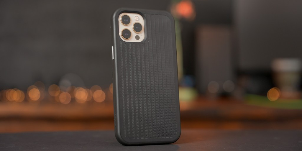 The Otterbox Mobile gaming slim easy-grip gaming case features CoolVergence technology to help keep a mobile device cooler while gaming. 