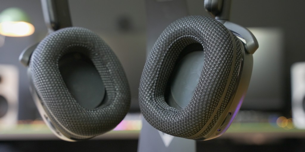 Deep earcups help to make the Syn Pro Air comfortable for longer gaming sessions. 