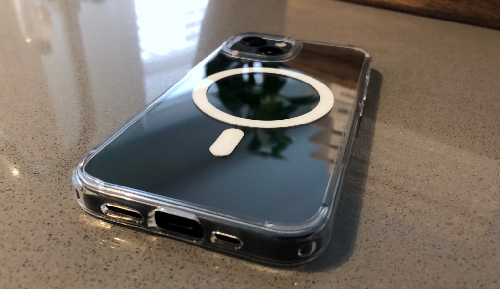 Spigen iPhone 13 Ultra Hybrid Mag case image