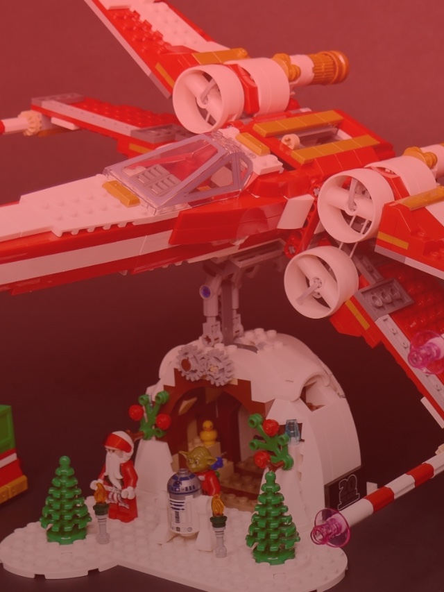 Hands-on with LEGO’s Christmas X-Wing
