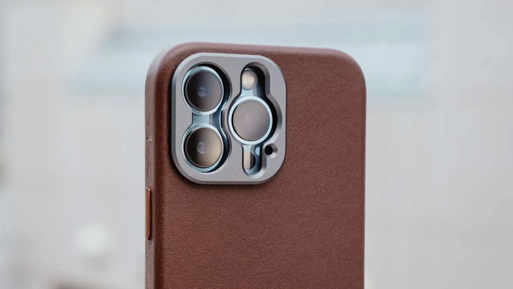 MagSafe-ready leather and metal iPhone 13 case review
