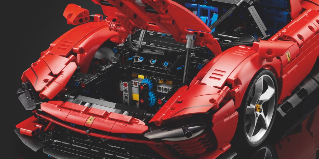 LEGO Technic Ferrari Daytona hood