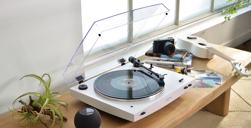 Audio-Technica AT-LP3XBT turntable