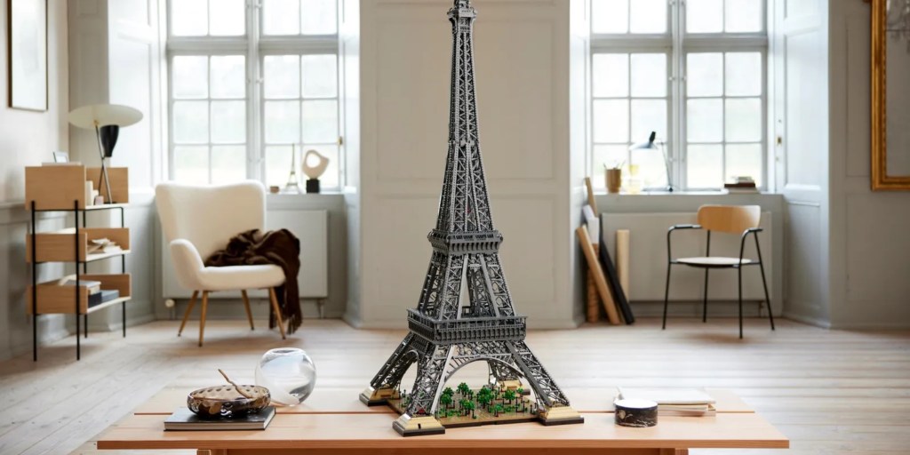 LEGO Eiffel Tower LEGO Insiders Weekend
