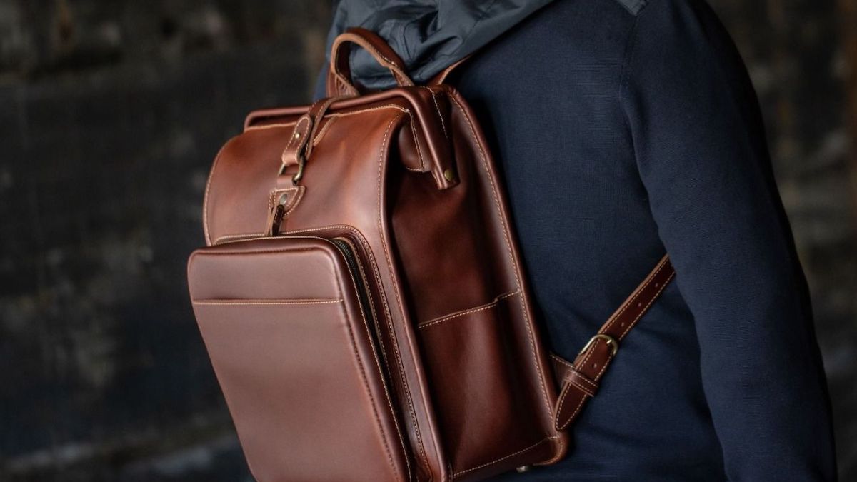 Gladstone leather MacBook backpack